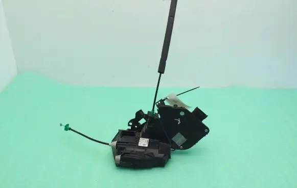 Jaguar F-Pace Rear door lock HK8324994CB A048315