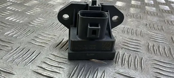 Ford Kuga II Fuel pump relay BT4A7H417CB