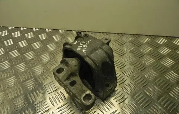 Volkswagen Touran I Engine mount bracket 1K0199262AT VD10181