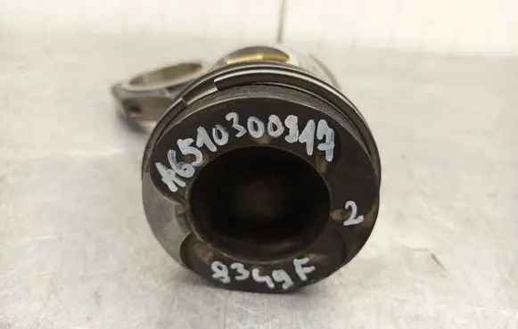 Mercedes-Benz C W203 Piston with connecting rod A6510300917