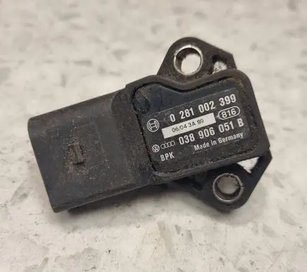 Volkswagen Golf V Air pressure sensor 038906051B 0281002399 06043AS9