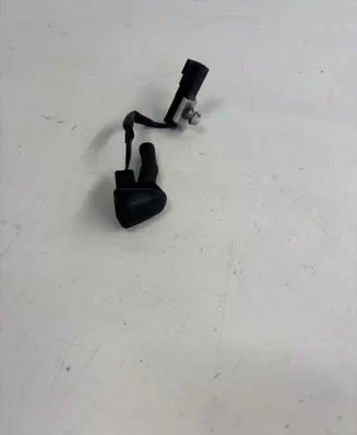 Volvo XC60 Windshield washer spray nozzle 
