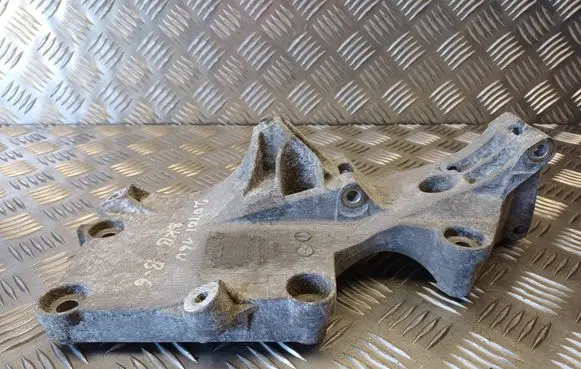 Volkswagen PASSAT B6 Generator/alternator bracket 03G903143A