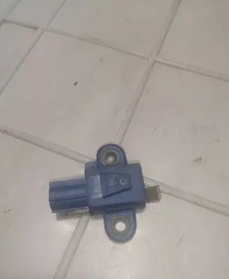 Volkswagen Golf Plus Airbag deployment crash/impact sensor 1K0955557A