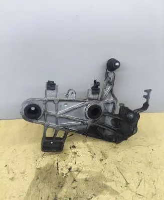 Mercedes-Benz E W212 Air filter cleaner box bracket assembly A6510902241