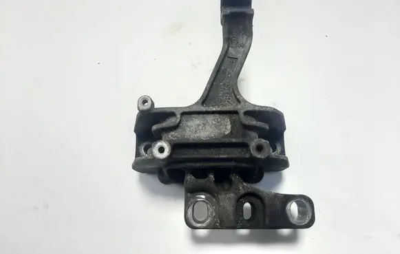 Engine mount bracket