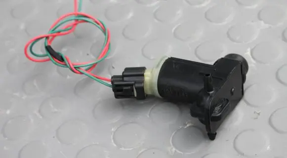 Mitsubishi Eclipse Cross Windscreen/windshield washer pump 8260A409 POMPKA-WTYCZKA