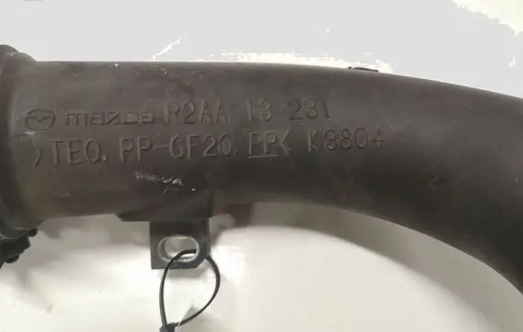 Mazda 6 Air intake hose/pipe R2AA13231 K3804