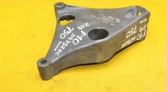 BMW 5 F10 F11 Engine mounting bracket 6788611-03