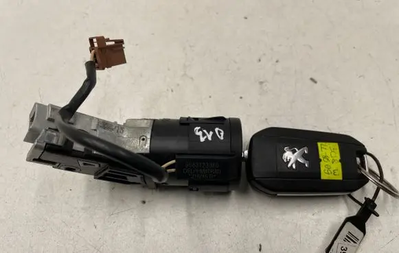 Peugeot 308 Ignition lock 9663123380