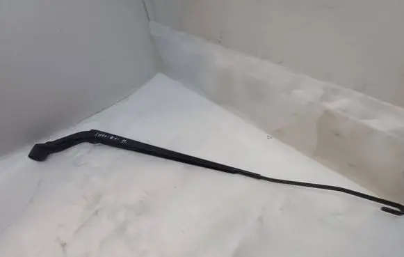 Nissan X-Trail T32 Front wiper blade arm