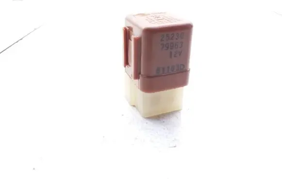 Nissan X-Trail T30 Hazard warning light relay 2523079963