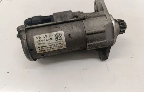Volkswagen Golf VII Starter motor 02E911024M