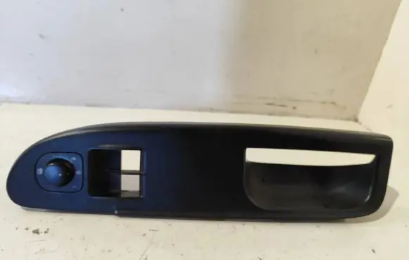 Volkswagen PASSAT B6 Front door window switch trim 3C1867171C