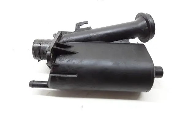 Volvo S40, V40 Breather/breather pipe/hose 8200040575