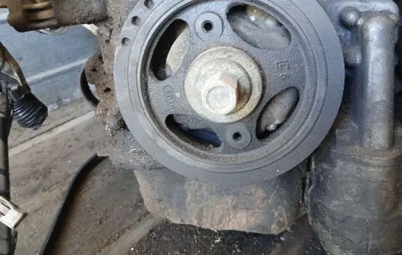 Toyota Avensis T250 Crankshaft pulley 134080R011