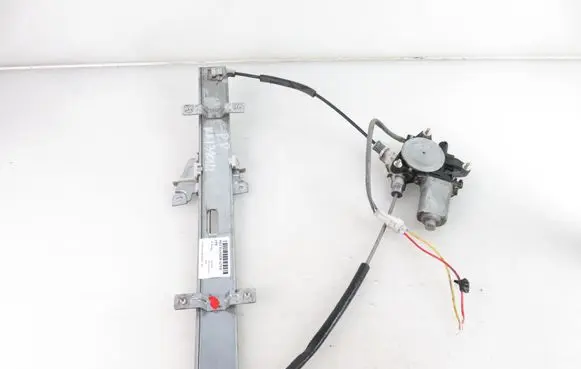 Suzuki Grand Vitara I Front door window regulator with motor 8353065D00