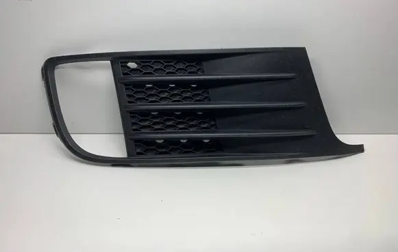 Volkswagen Jetta VI Front bumper lower grill 5C6853666B 5G6853666B