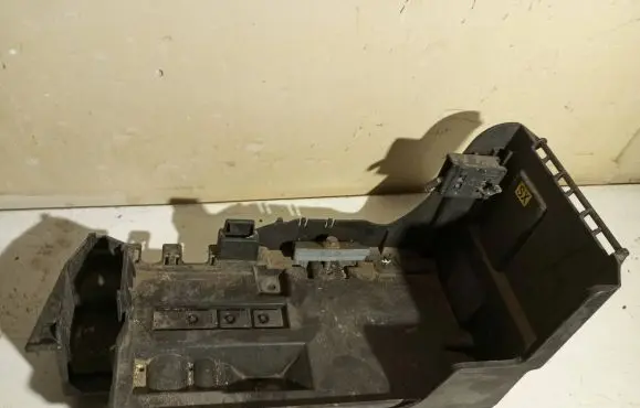 Opel Vectra C Battery box tray 24413805