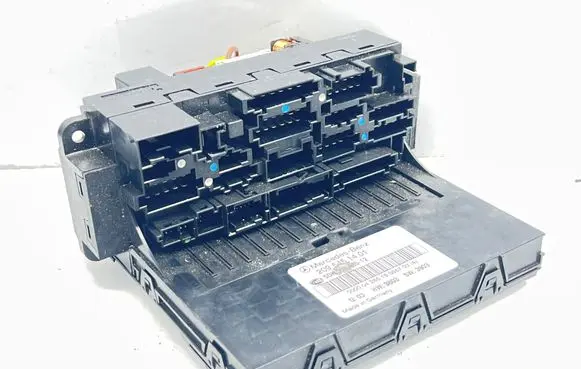 Mercedes-Benz CLK A209 C209 Fuse box set 2095451401 5DK00848512