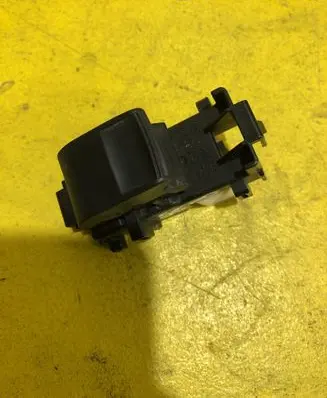 Toyota RAV 4 (XA30) Tailgate/trunk/boot open switch 