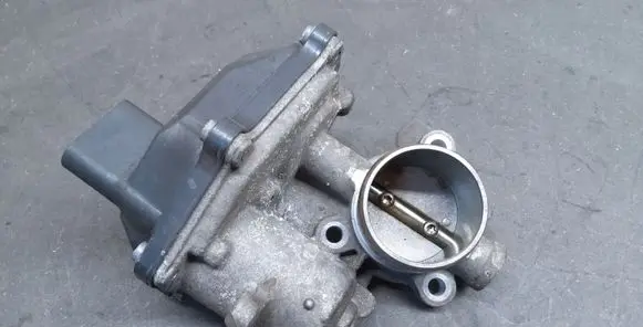 Volkswagen Golf VII Throttle body valve 04L131501 A2C53420794