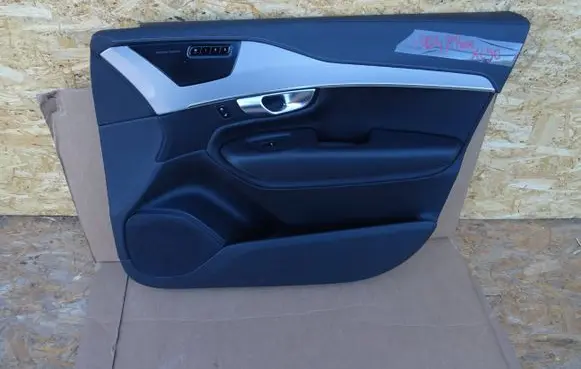 Volvo XC90 Front door card panel trim