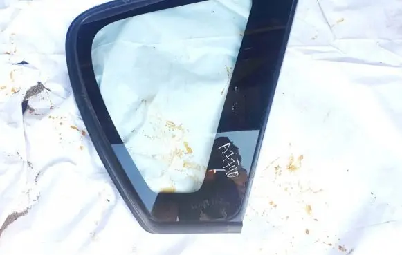 Toyota Corolla Verso E121 Rear side window
