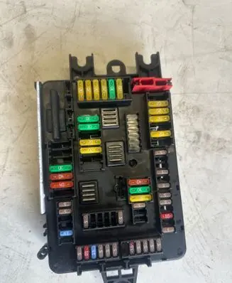 BMW 3 F30 F35 F31 Fuse module 19561000001 20112015 9389070