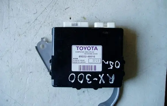 Lexus RX 330 - 350 - 400H Door control unit/module 8922248010