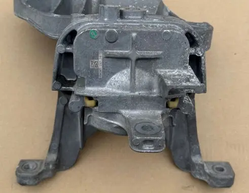 Mercedes-Benz CLA C118 X118 Engine mount bracket A2472402800 ZGS002