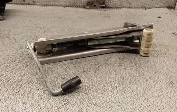 Audi A8 S8 D3 4E Lift Jack 4E0011031A