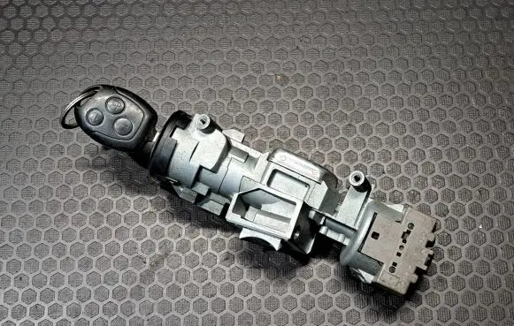 Ford Focus Ignition lock 3M513F880AC