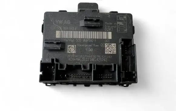 Volkswagen Tiguan Door control unit/module 5Q0959592F