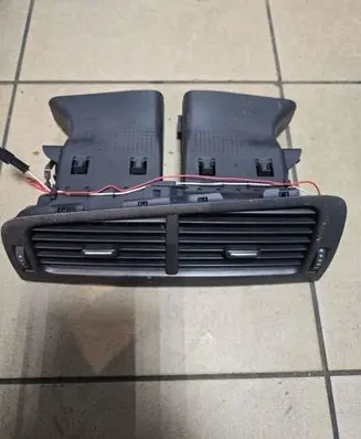 Renault Vel Satis Dash center air vent grill A1077902