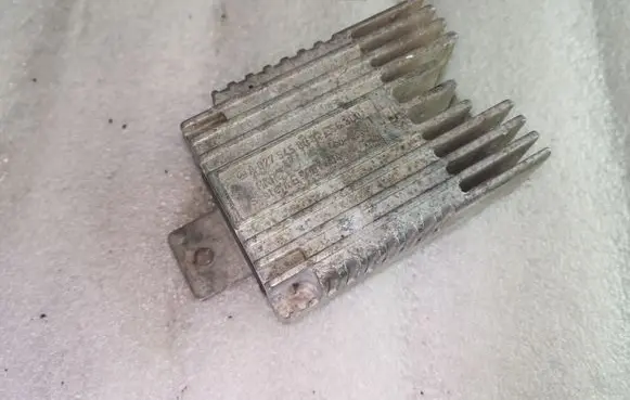 Mercedes-Benz A W168 Coolant fan relay A0275458032