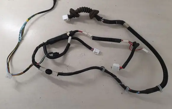 Lexus IS 220D-250-350 Rear door wiring loom 8215353040C4
