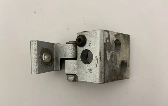Volkswagen Polo III 6N 6N2 6NF Front door upper hinge