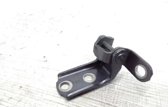 Lexus CT 200H Rear door lower hinge