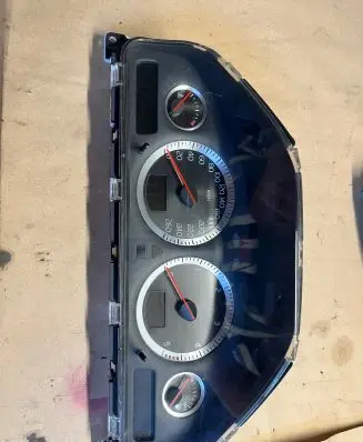 Volvo XC70 Speedometer (instrument cluster) 30728791 8690549 69594780T