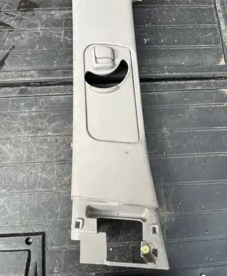 Mitsubishi Grandis (B) pillar trim (top) MR576069 N134537 R576069HA