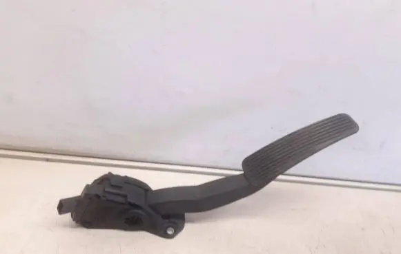 Chrysler 300 - 300C Accelerator throttle pedal 04861715AA 6PV93390317