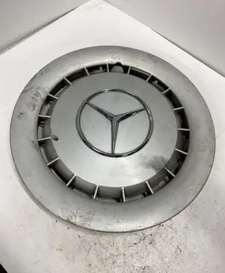 Mercedes-Benz 280 560 W126 R14 wheel hub/cap/trim 1264010824