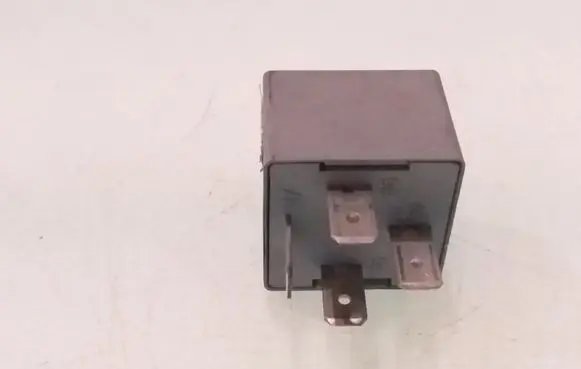 Volkswagen PASSAT B5.5 Other relay 141951253B 20240072