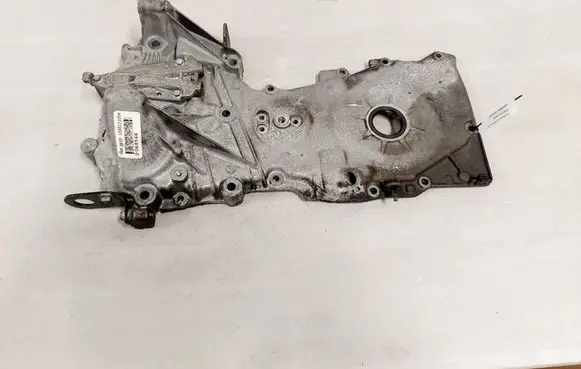 Renault Captur Timing chain cover 135024452R 135028725R