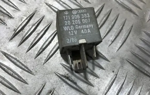 Volkswagen Golf II Other relay 171906383 20205007
