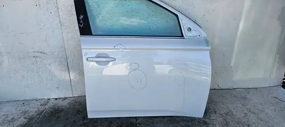 Mitsubishi Outlander Front door 