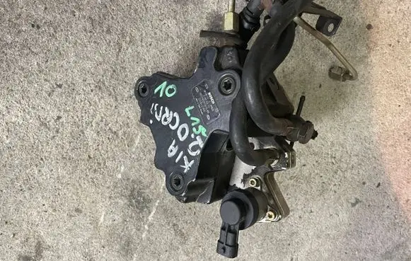 Hyundai Tucson JM Fuel injection high pressure pump 3310027400 0445010121