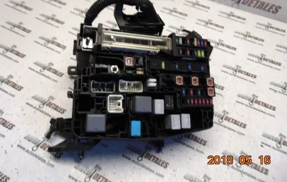 Toyota Avensis T270 Fuse box set 8211105J12