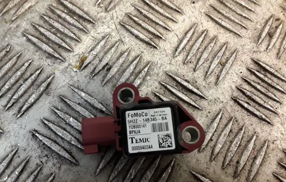 Passenger airbag on/off switch